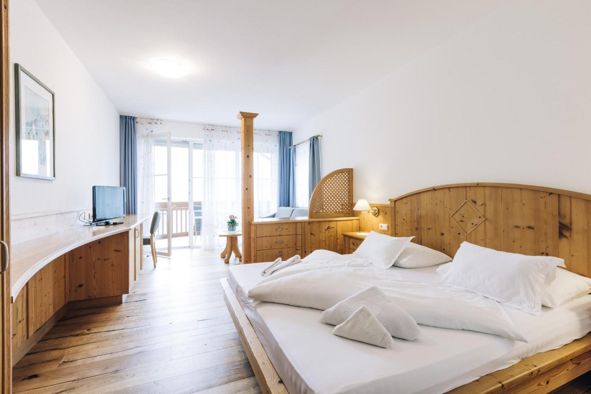 Hotel Tenz 2025 Montagna Kültér fotó