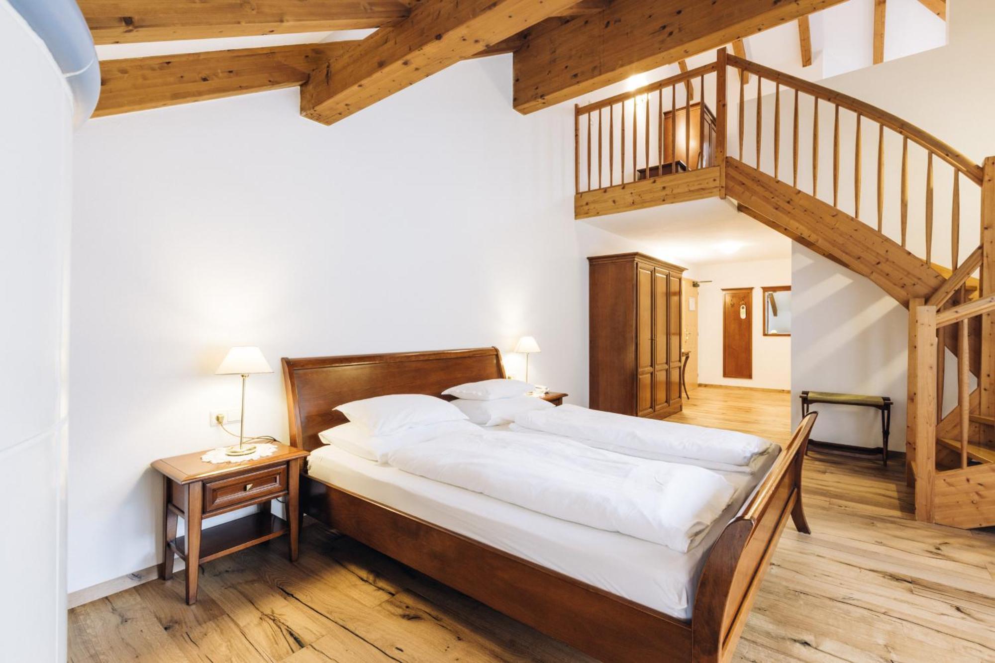 Hotel Tenz 2025 Montagna Kültér fotó