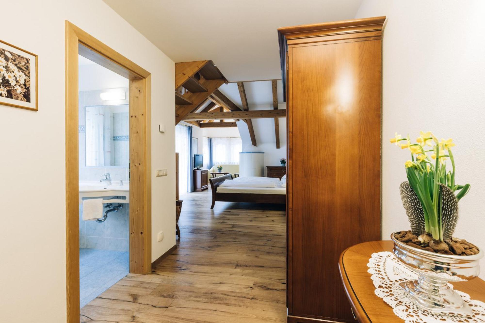 Hotel Tenz 2025 Montagna Kültér fotó