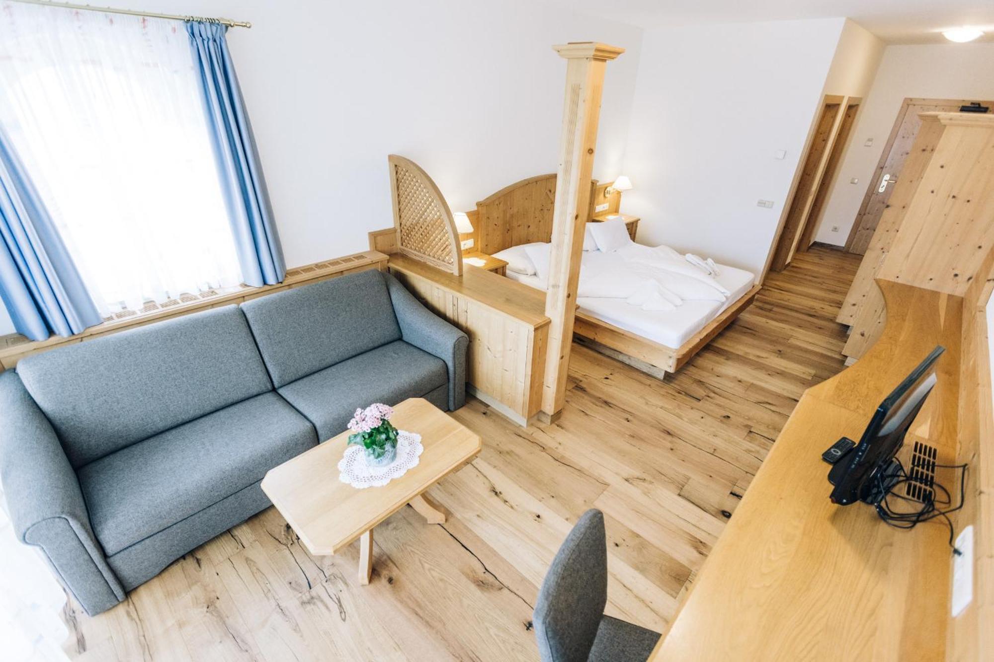 Hotel Tenz 2025 Montagna Kültér fotó